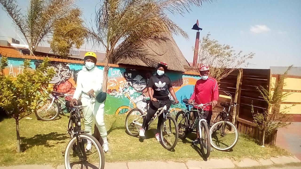Хостел Authentic Bicycle Tours And Backpackers Соуэто Экстерьер фото