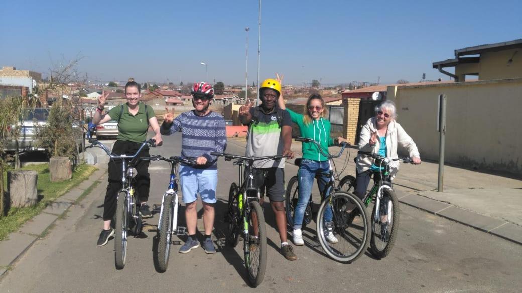 Хостел Authentic Bicycle Tours And Backpackers Соуэто Экстерьер фото