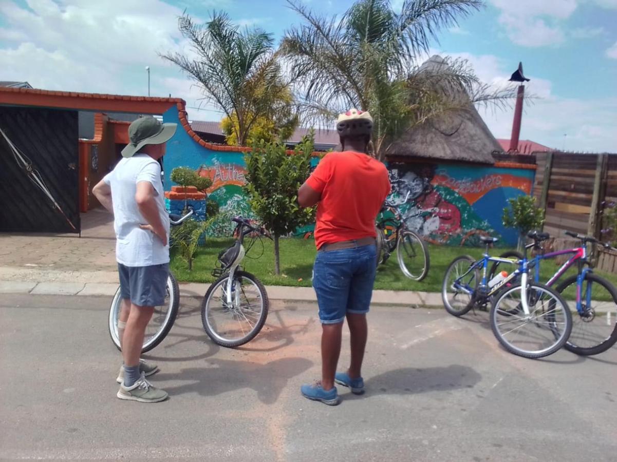 Хостел Authentic Bicycle Tours And Backpackers Соуэто Экстерьер фото
