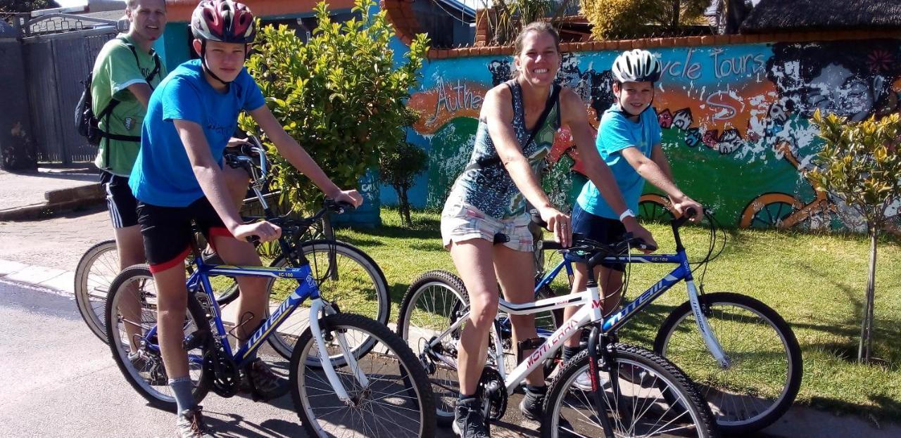 Хостел Authentic Bicycle Tours And Backpackers Соуэто Экстерьер фото