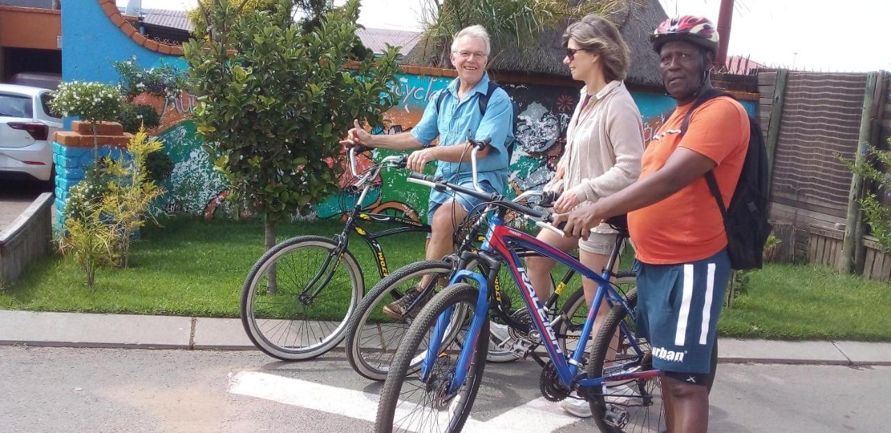 Хостел Authentic Bicycle Tours And Backpackers Соуэто Экстерьер фото