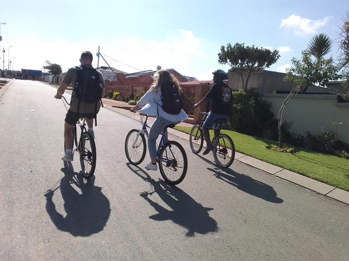 Хостел Authentic Bicycle Tours And Backpackers Соуэто Экстерьер фото
