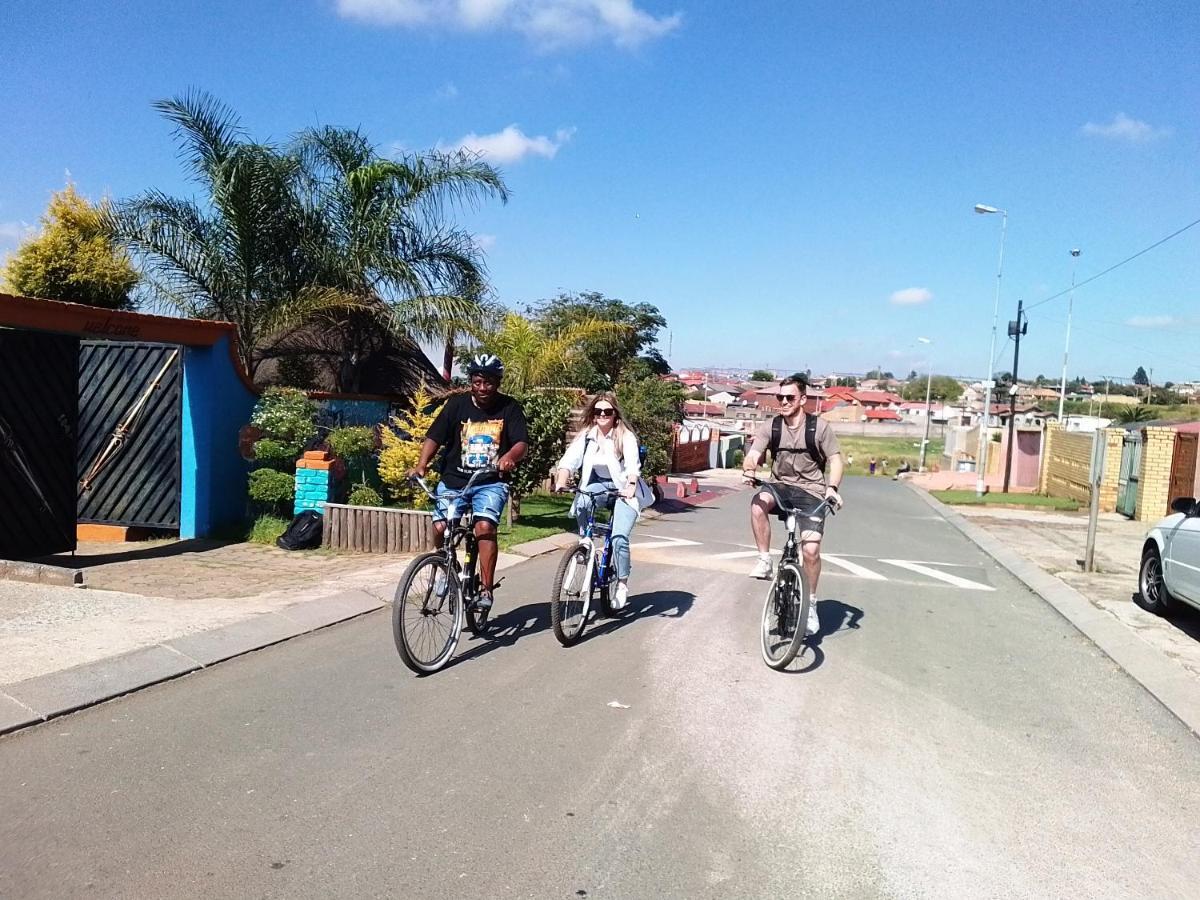 Хостел Authentic Bicycle Tours And Backpackers Соуэто Экстерьер фото