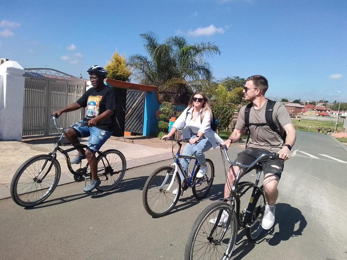 Хостел Authentic Bicycle Tours And Backpackers Соуэто Экстерьер фото