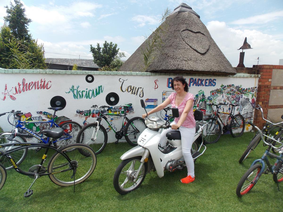 Хостел Authentic Bicycle Tours And Backpackers Соуэто Экстерьер фото