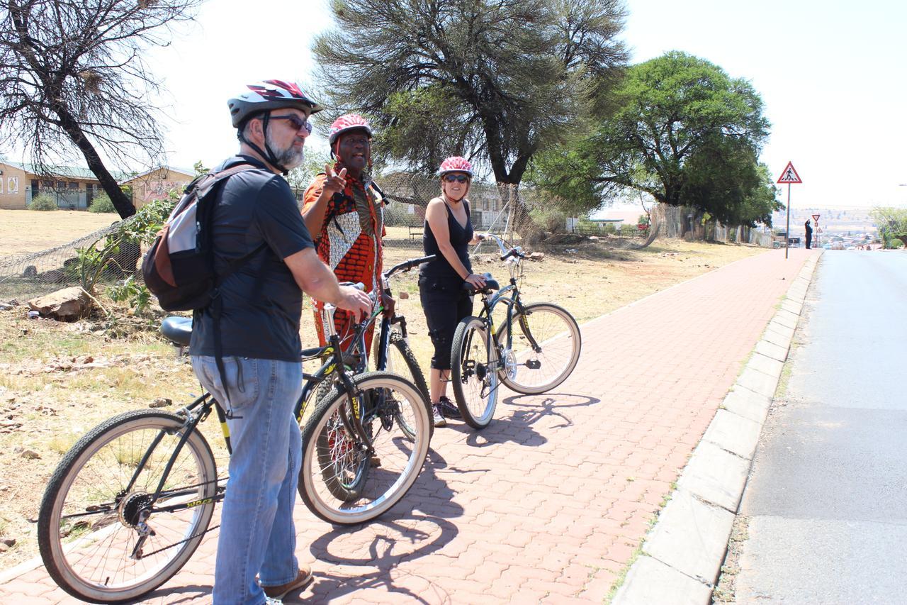 Хостел Authentic Bicycle Tours And Backpackers Соуэто Экстерьер фото