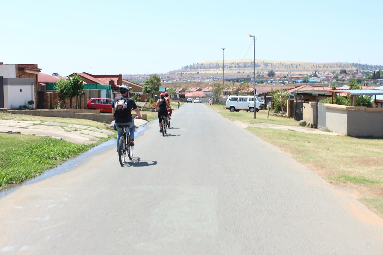 Хостел Authentic Bicycle Tours And Backpackers Соуэто Экстерьер фото