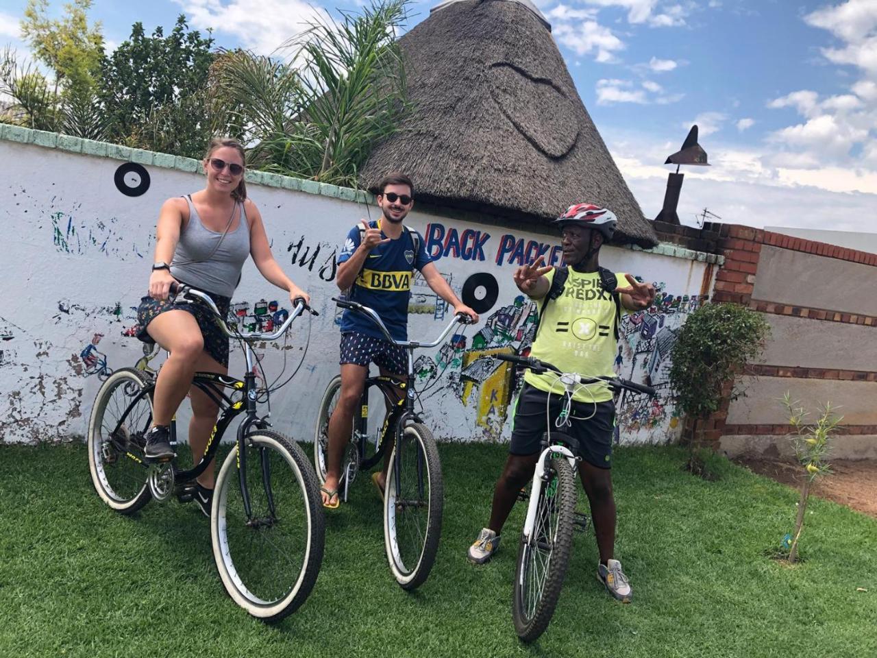 Хостел Authentic Bicycle Tours And Backpackers Соуэто Экстерьер фото