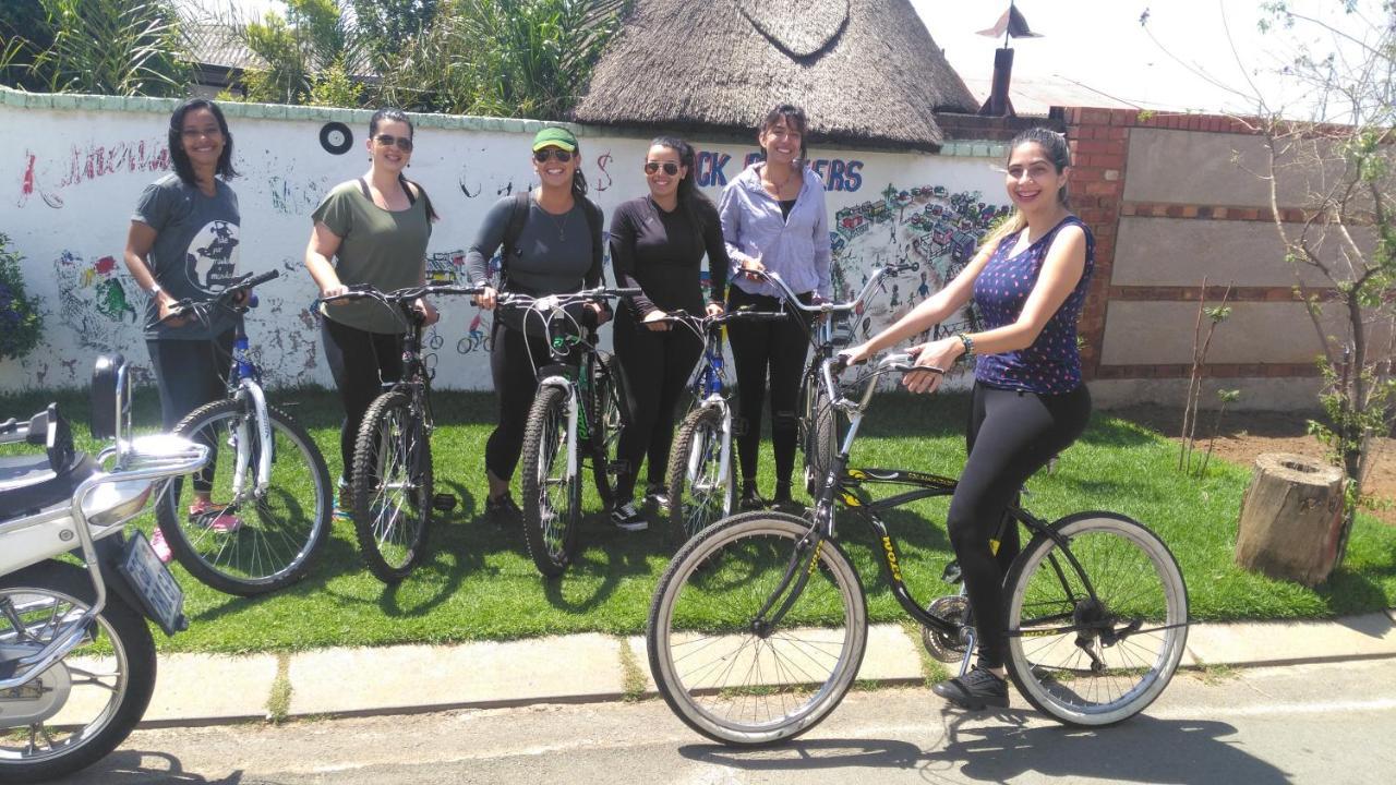 Хостел Authentic Bicycle Tours And Backpackers Соуэто Экстерьер фото