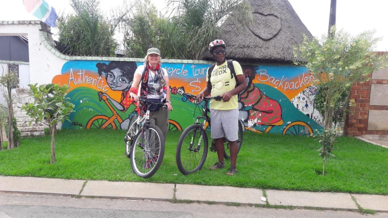 Хостел Authentic Bicycle Tours And Backpackers Соуэто Экстерьер фото